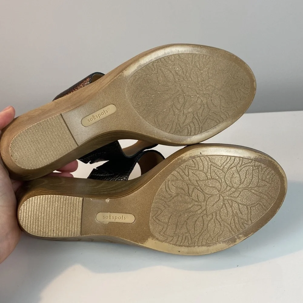 Softspots Bronze Leather Wedge Sandals Size 7.5 W